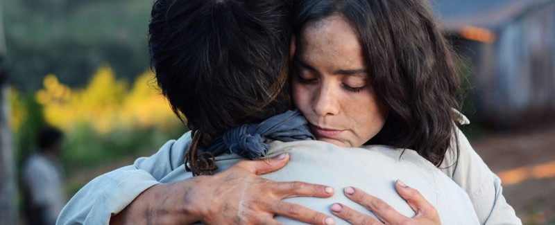 Gael García Bernal as Kaí & Alice Braga as Vania